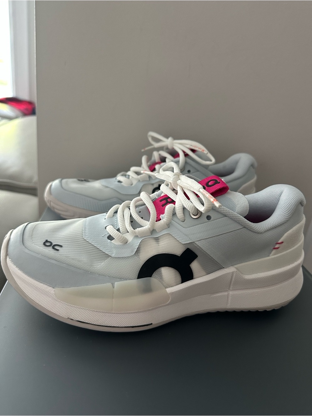 On Running Women's White & Pink Tennis ROGER shoes